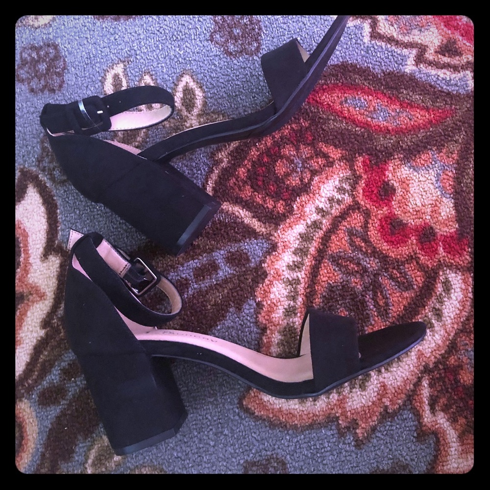 Black pumps 👠